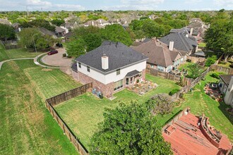 Building Photo - 8002 Cross Trail Dr