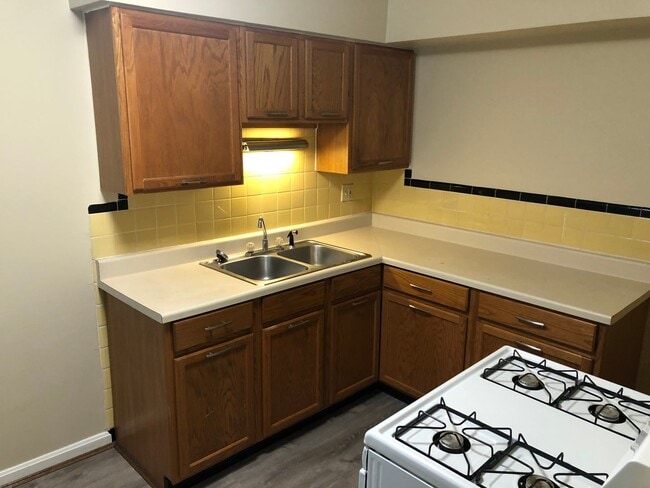 Building Photo - 5562 Beechmont Ave