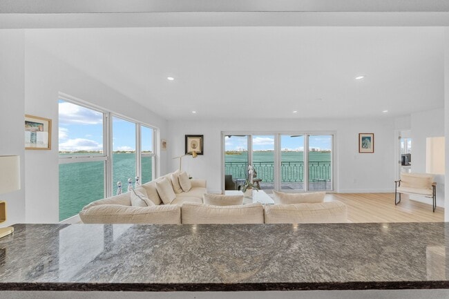 Photo - 11111 Biscayne Blvd (Miami, FL) Apartment