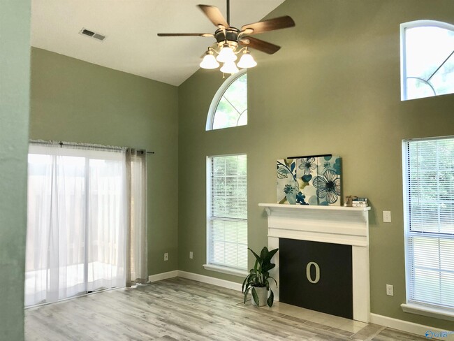 Foto del edificio - 114 Stone Meadow Ln