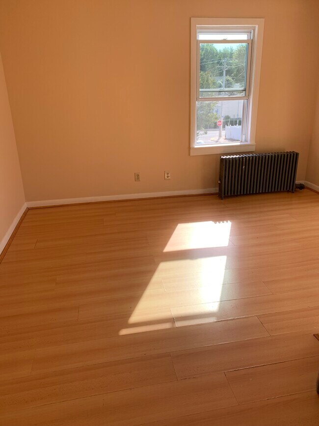 Building Photo - 19 Irving St