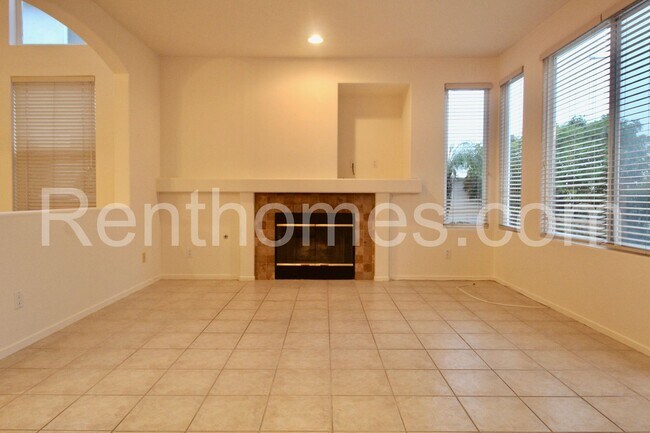 Foto del edificio - 18701 Caminito Pasadero #130, Gated Comple...