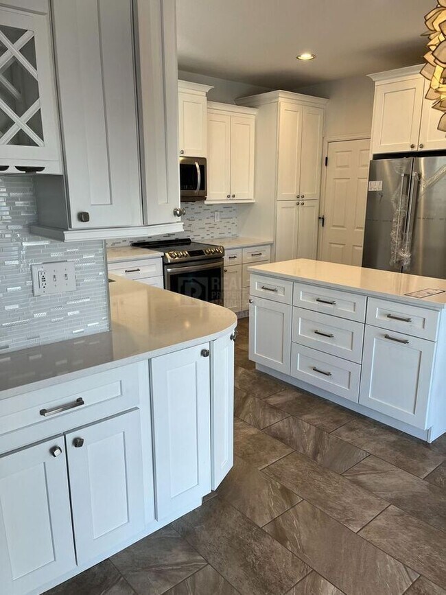 Building Photo - 10670 Evondale St