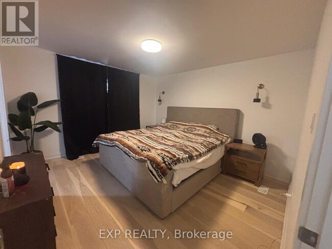 Building Photo - 258 Hespeler Rd