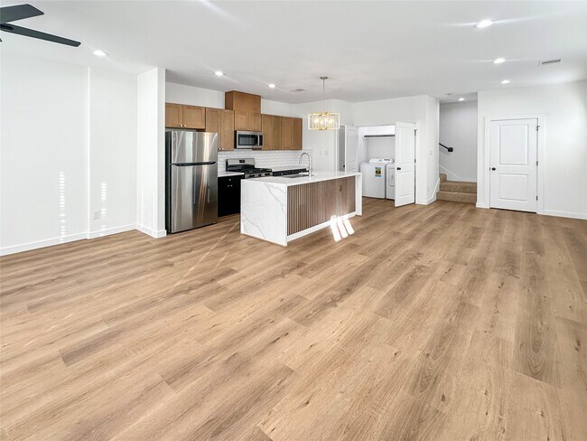 Foto del edificio - 6004 Bacher St