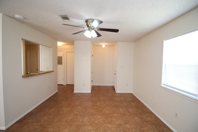 Building Photo - Spacious 2-Bed, 1-Bath Gulf Breeze Duplex Just Past the National Seashore with Updated Kitchen, F...