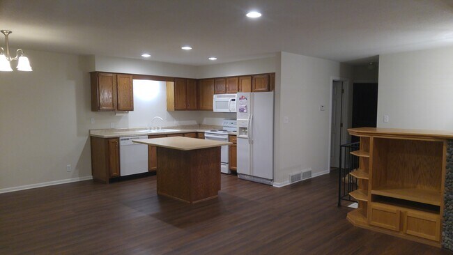 kitchen - 1800 Centennial Dr