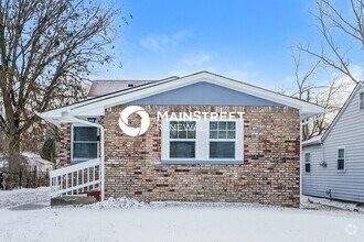 Building Photo - 725 S Grand Ave