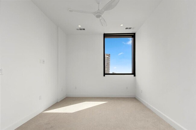 Building Photo - 1211 Caroline St