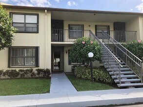 Building Photo - 7844 Willow Springs Dr