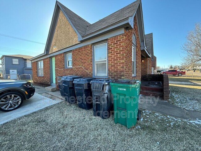 Building Photo - 1722 E Madison St