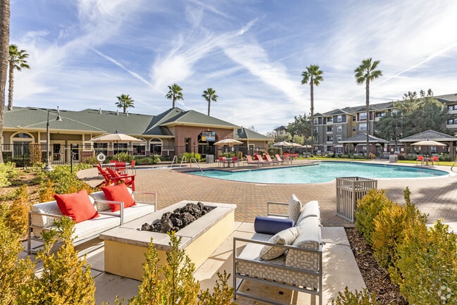 Fire Pit Lounge - The U Davis