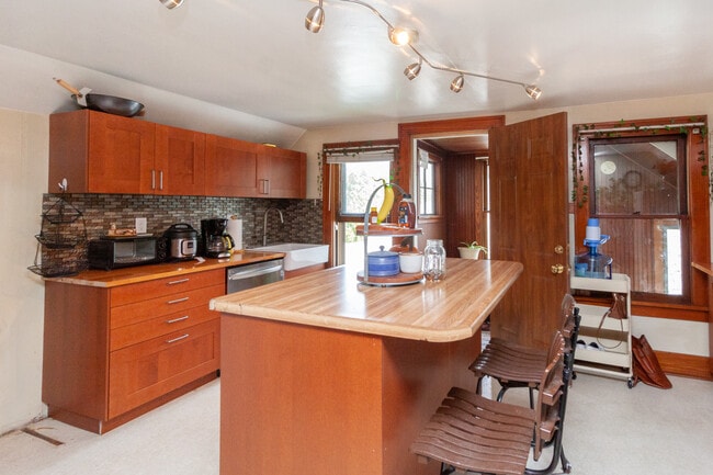 kitchen - 119 W 16th St