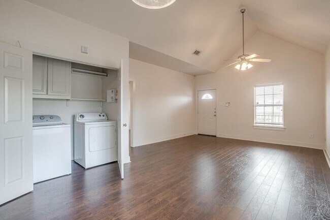 Building Photo - Wayside Duplex