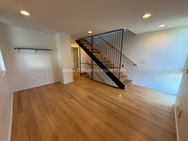 Building Photo - 7784 Highland Park Way SW