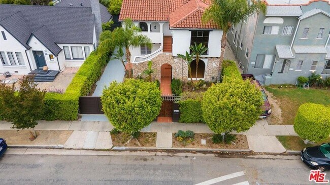 Foto del edificio - 1437 Ridgeley Dr