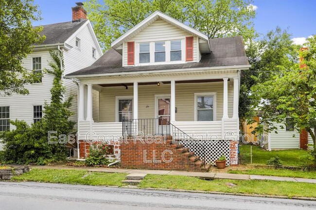 Building Photo - 208 N Mary St