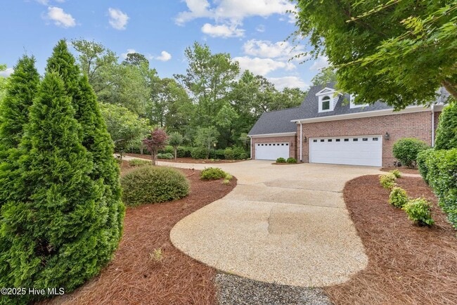 Building Photo - 8700 Thornblade Cir