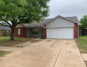 Building Photo - 24322 Bar Kay Ln