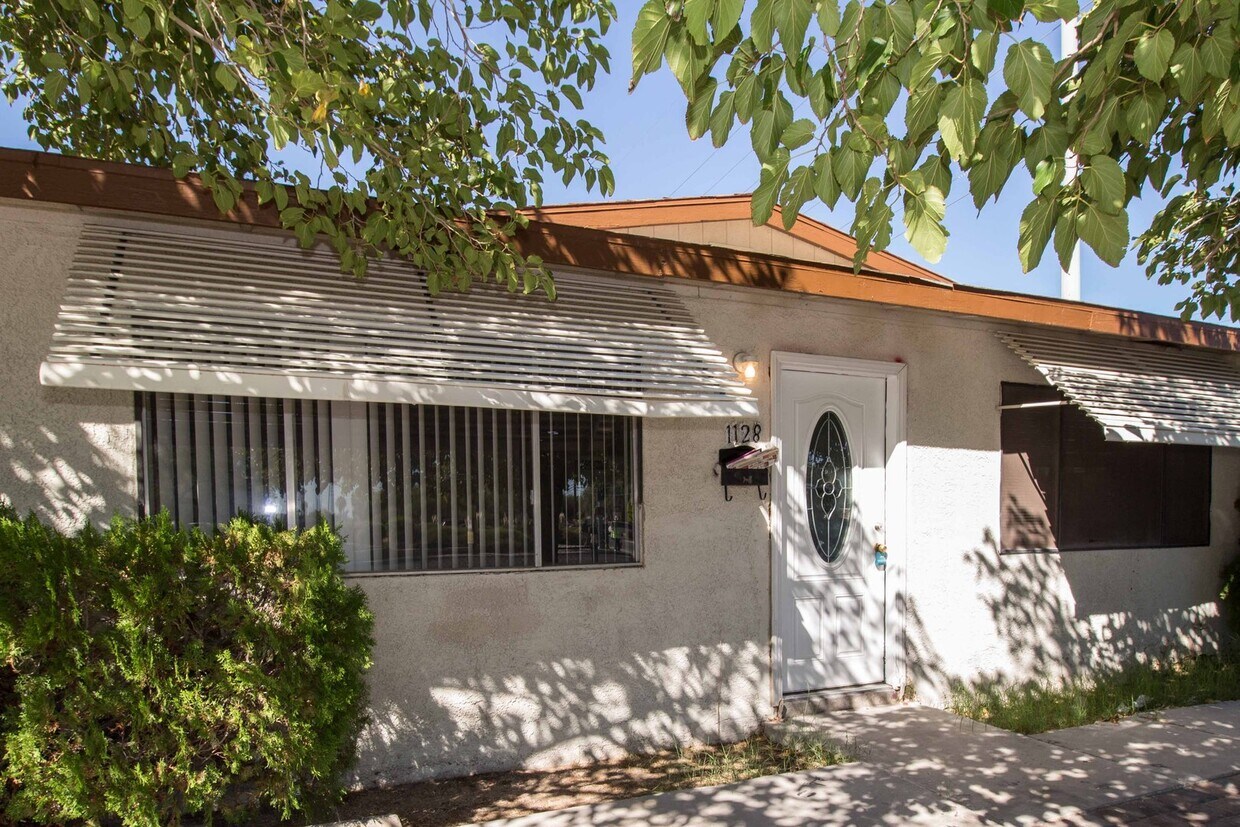Primary Photo - NICE 4 BEDROOM AND 2 BATH HOME COME SEE TO...