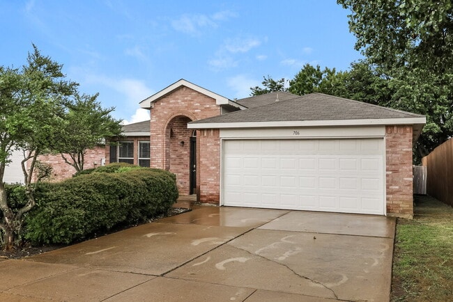 Building Photo - 706 Langford Dr
