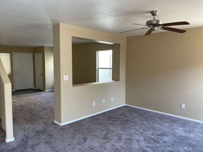 Foto del edificio - 6028 Sierra Lakes St