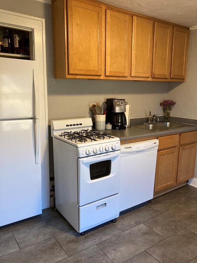 Building Photo - 311 N 60th St