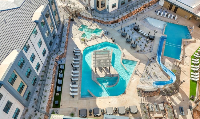 Foto del edificio - 206 N Chapparell Dr