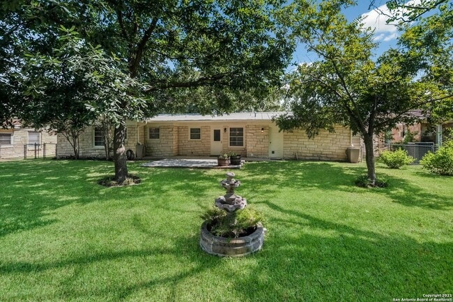 Building Photo - 255 Millwood Ln