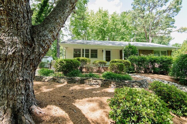 Building Photo - Available June 10! Sweet ranch home in Nor...