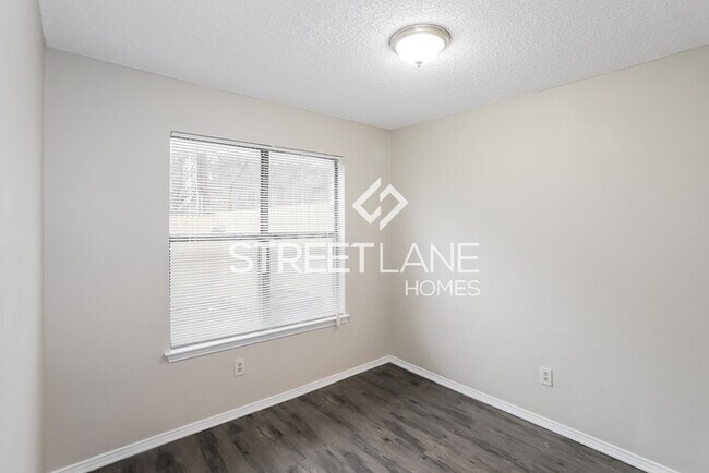 Building Photo - REDUCED!- Spacious 2 Bedroom in Duncanville!