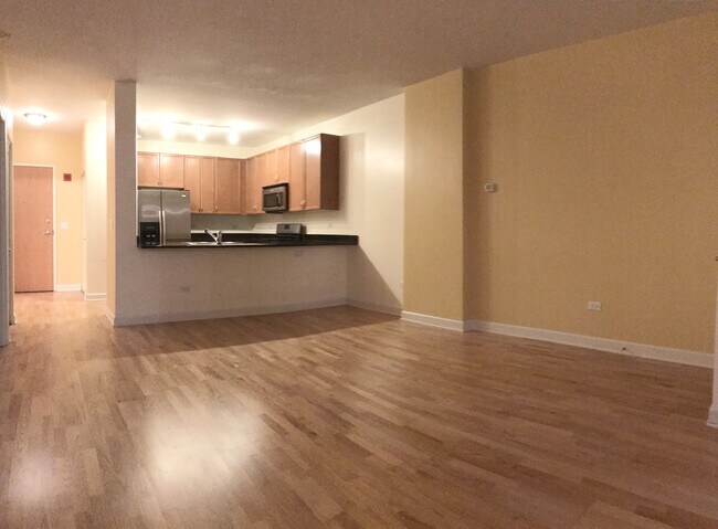 Foto del edificio - 451 W Huron St