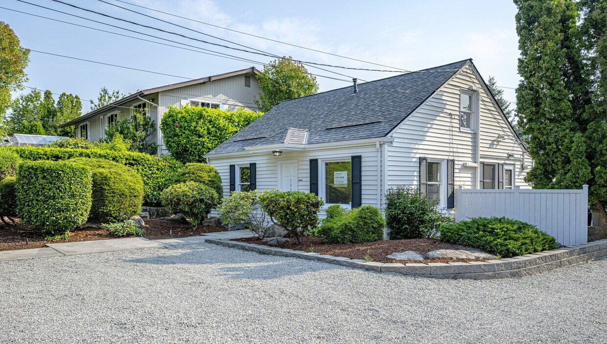Primary Photo - 726 98th Ave NE