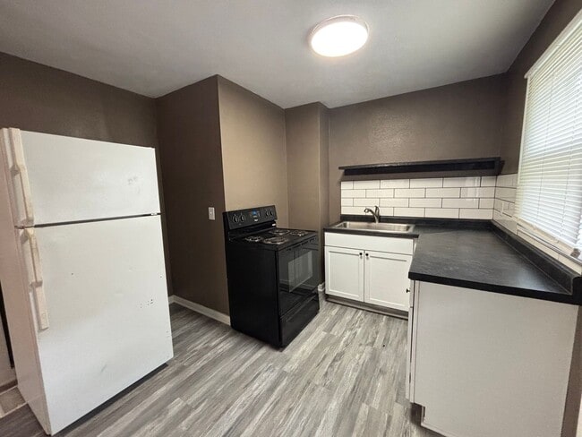 Photo - 4520 Lafayette Ave Apartment