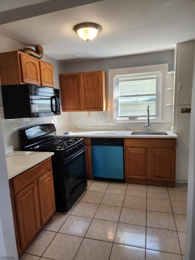 Building Photo - 10 Westcott St