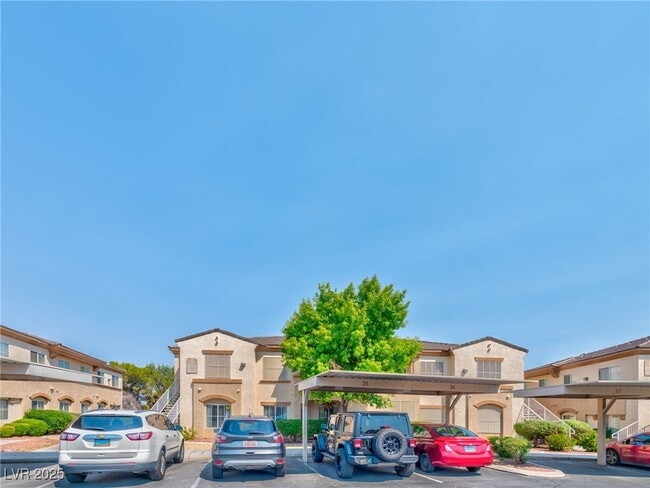 Building Photo - 3400 Cabana Dr