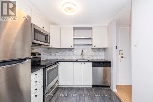 Building Photo - 420 Lewis St