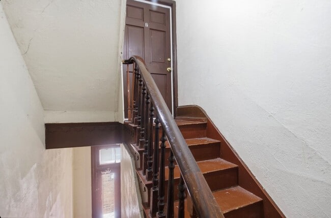 Foto del edificio - 122 E University Ave