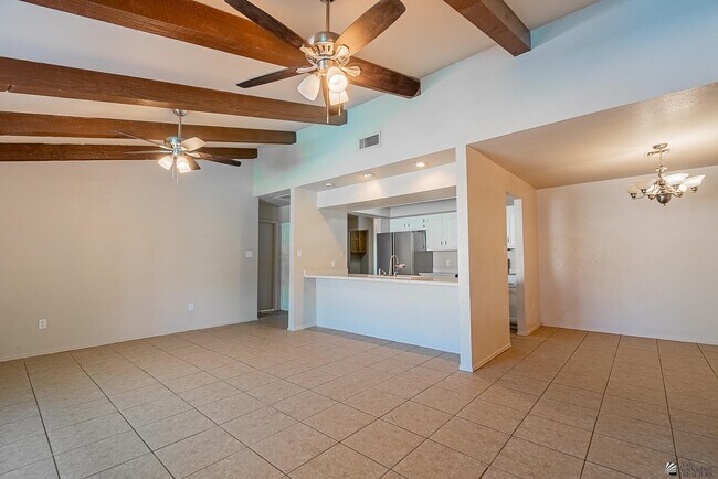 Foto del edificio - 1850 W 15th Ln