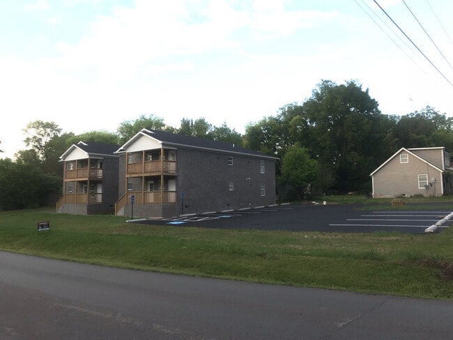 Building Photo - 1508 Normalview Dr