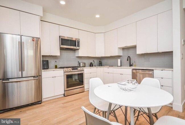 Foto del edificio - 3514 13th St NW