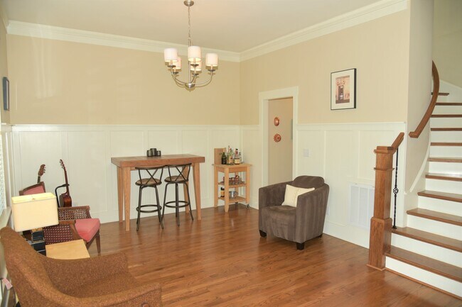 Building Photo - Beautiful, Spacious 4 bedroom 3 bath home ...