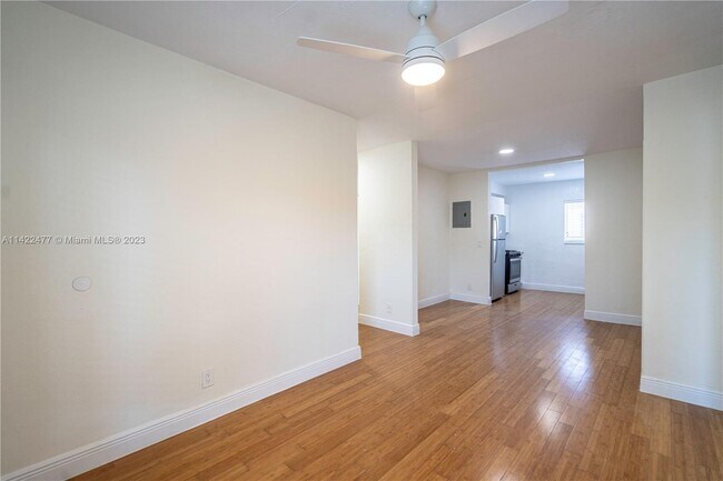 Foto del edificio - 7315 Carlyle Ave