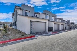 Building Photo - 514 Fairview Hills St
