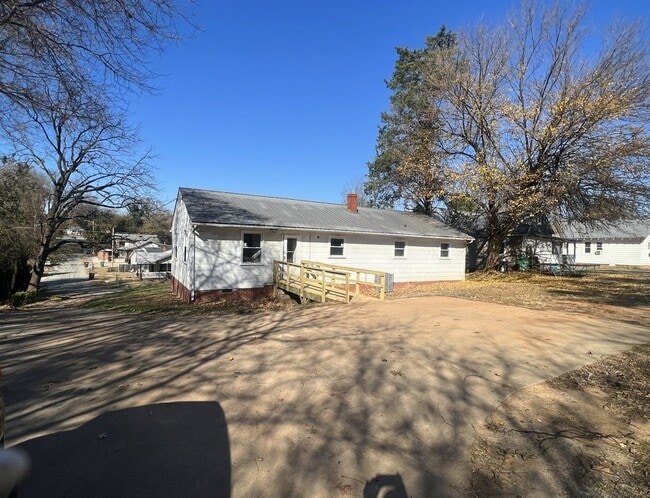 Building Photo - 323 Coltrane Ave