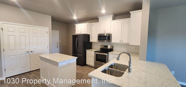 Foto del edificio - 3 br, 2 bath House - 5413 Rose Garden Loop...