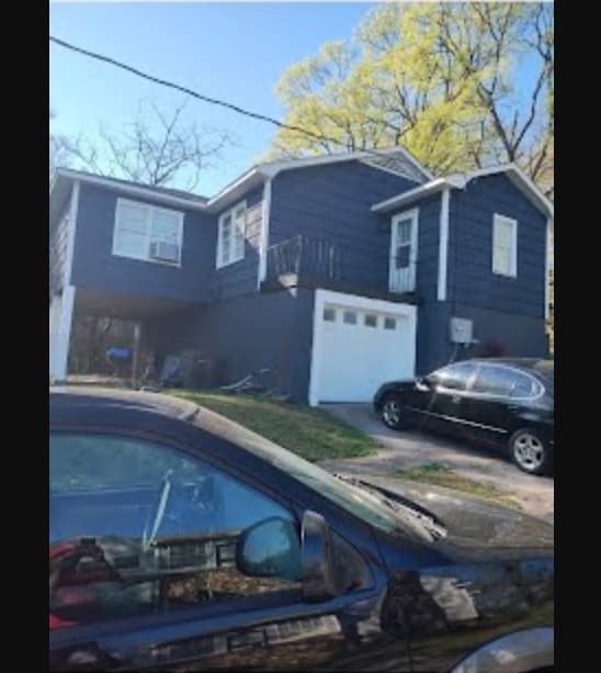 Building Photo - 654 Maple St