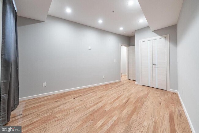 Foto del edificio - 2045 N College Ave