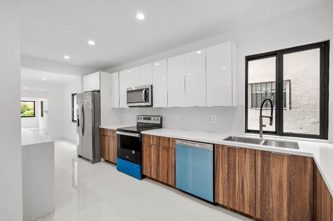 Foto del edificio - 1687 SW 11th St