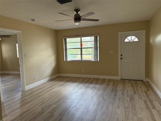 Building Photo - 602 NE 38th St